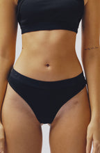 Load image into Gallery viewer, PERI THONG BLACK

